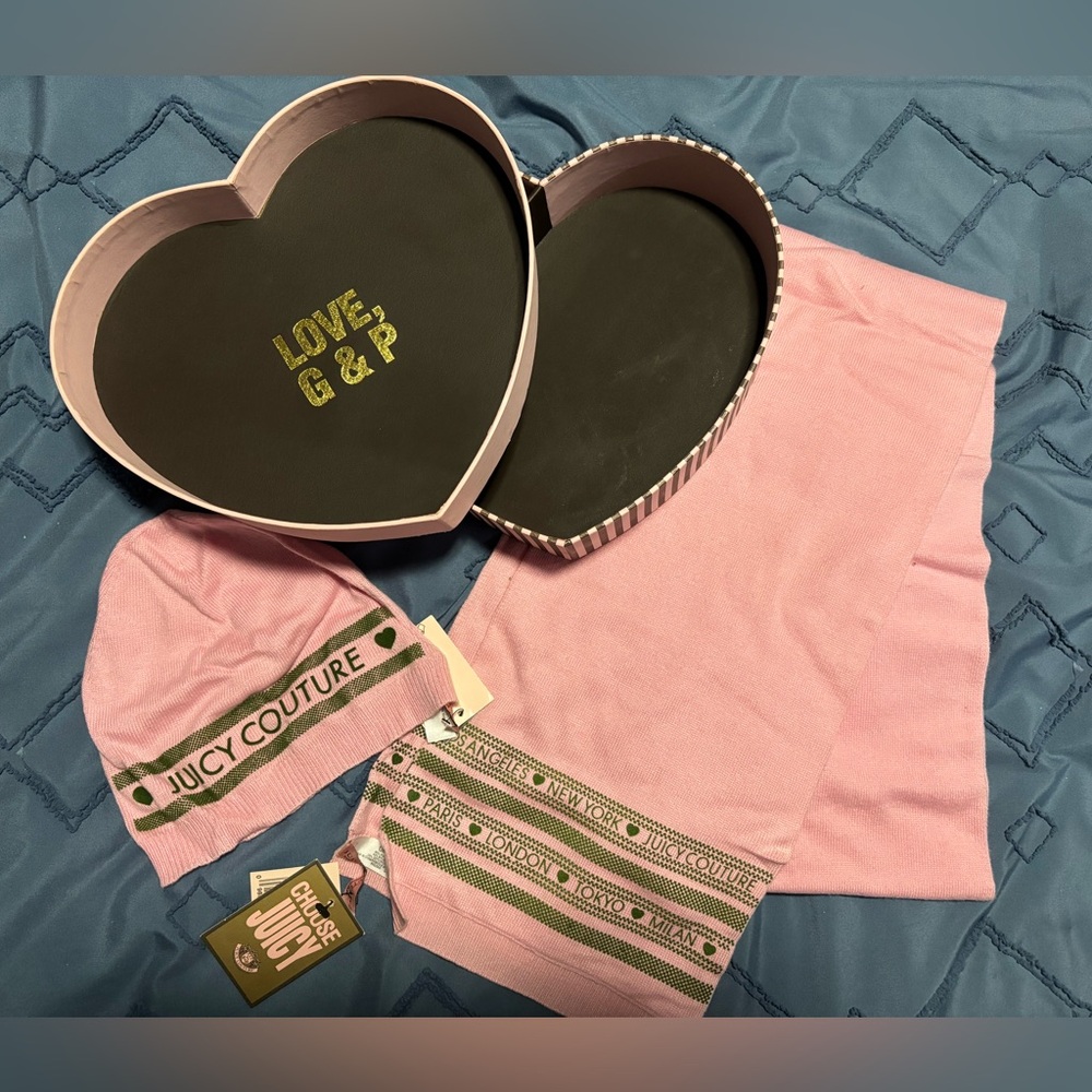 Juicy Couture - Hat & Scarf Set